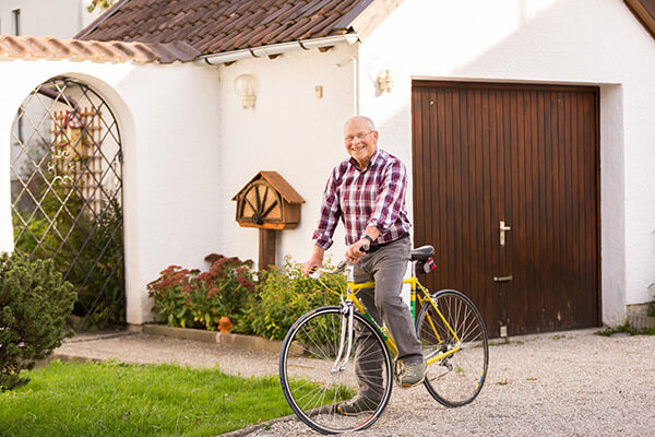 Horst Schlägl kann in seinem eigenen Haus bleiben. Die Deutsche Leibrenten half ihm dabei